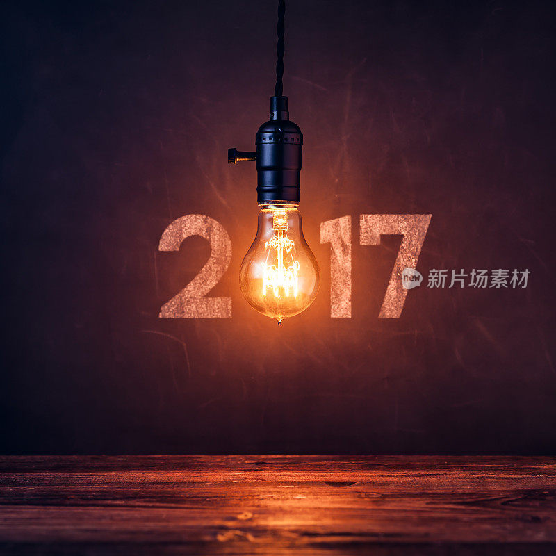 黑板上的灯泡2017 -圣诞复古新年垃圾